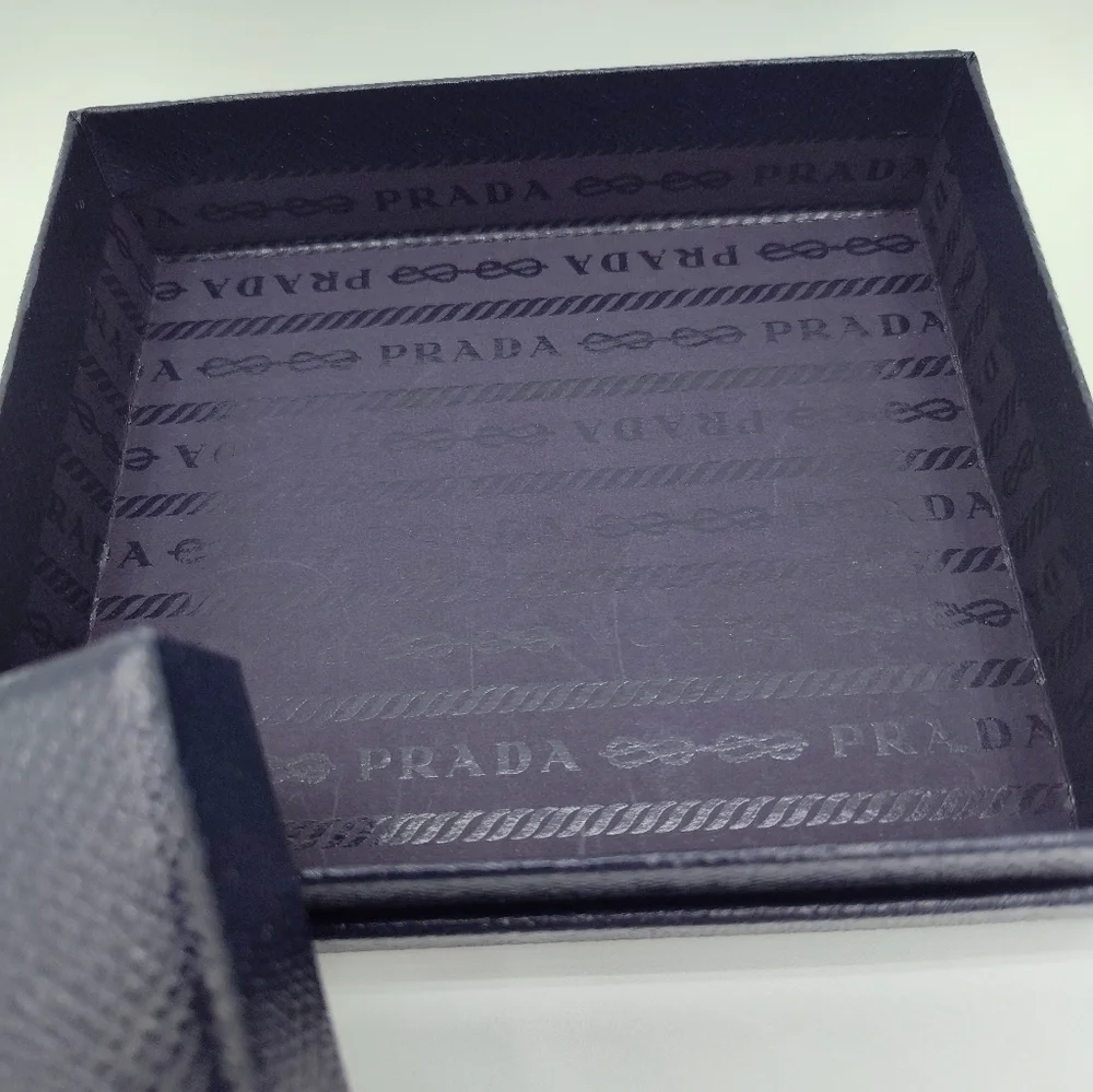 🎉🎉HOST PICK🎉🎉AUTHENTIC PRADA BEAUTY Triangle Mirror Charm Pink Gold Gift Box